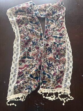 Floral Print Lace-Trim Scarf with Tassel Ends